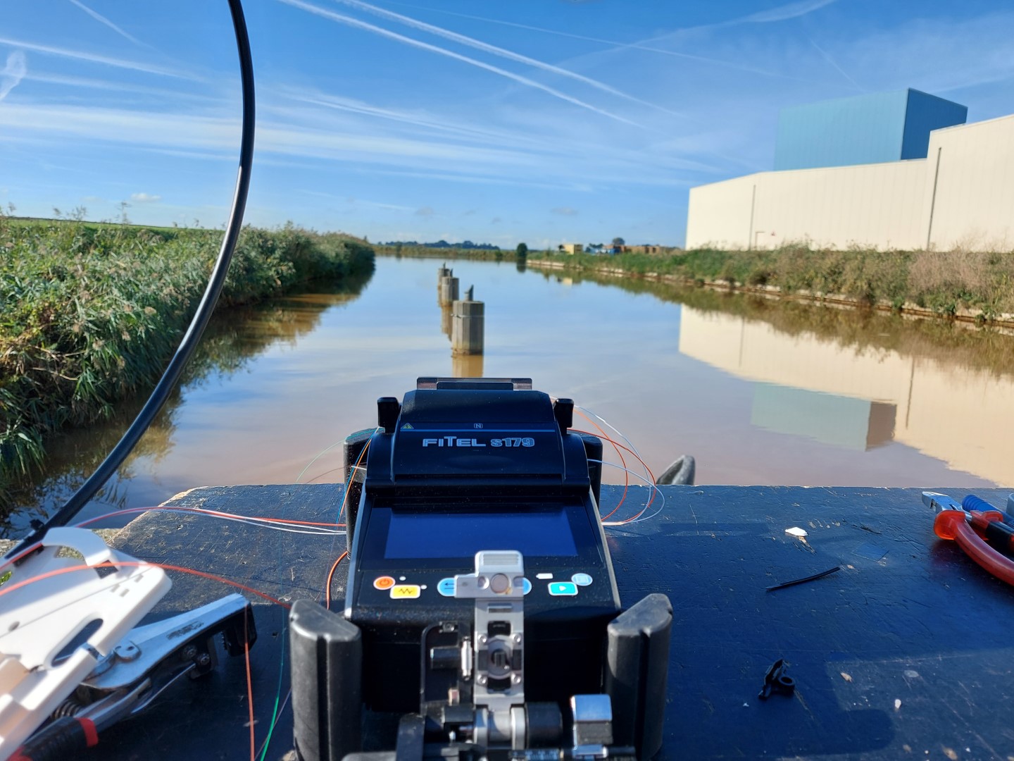 {Q-CAT} Q-CAT - Glasvezelmontage