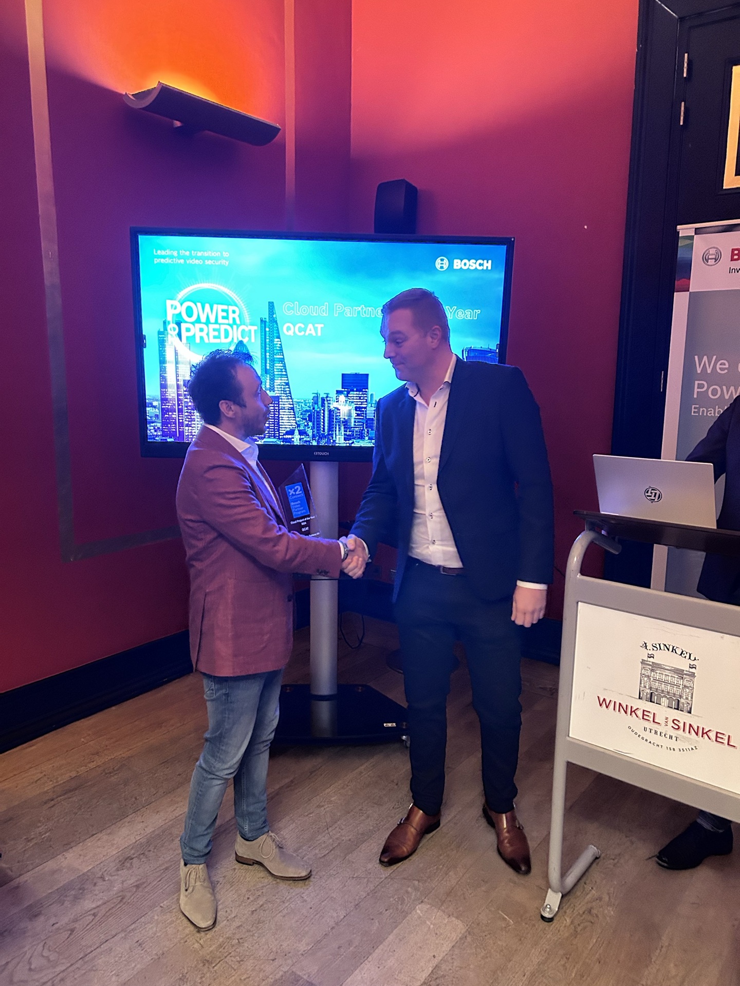 {Q-CAT} Q-CAT | CCTV, verlichting, datacommunicatie, glasvezels en ICT